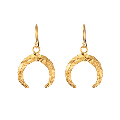 Made in Ireland, the Gold Vermeil Textured Torc drop Earrings is a modern twist on the 'Torc' neck collars from the Bronze Age found in the The National Museum of Ireland. Versatile and timeless, these earrings are perfect for any occasion and a must-have addition to any jewellery collection.