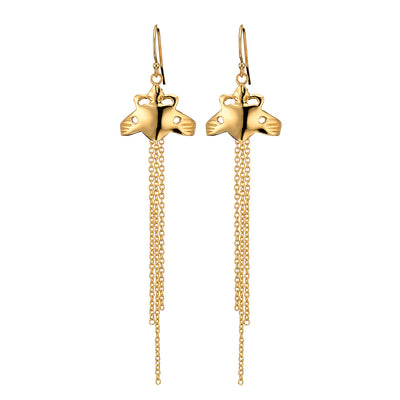 The Irish jewellery designer creates the bold ‘Claddagh Chain Earrings Gold’, catching the light with 3 curb chains dangling off the Claddagh earrings